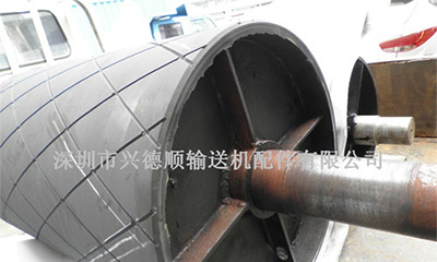 Tail wheel for concrete mixing plant